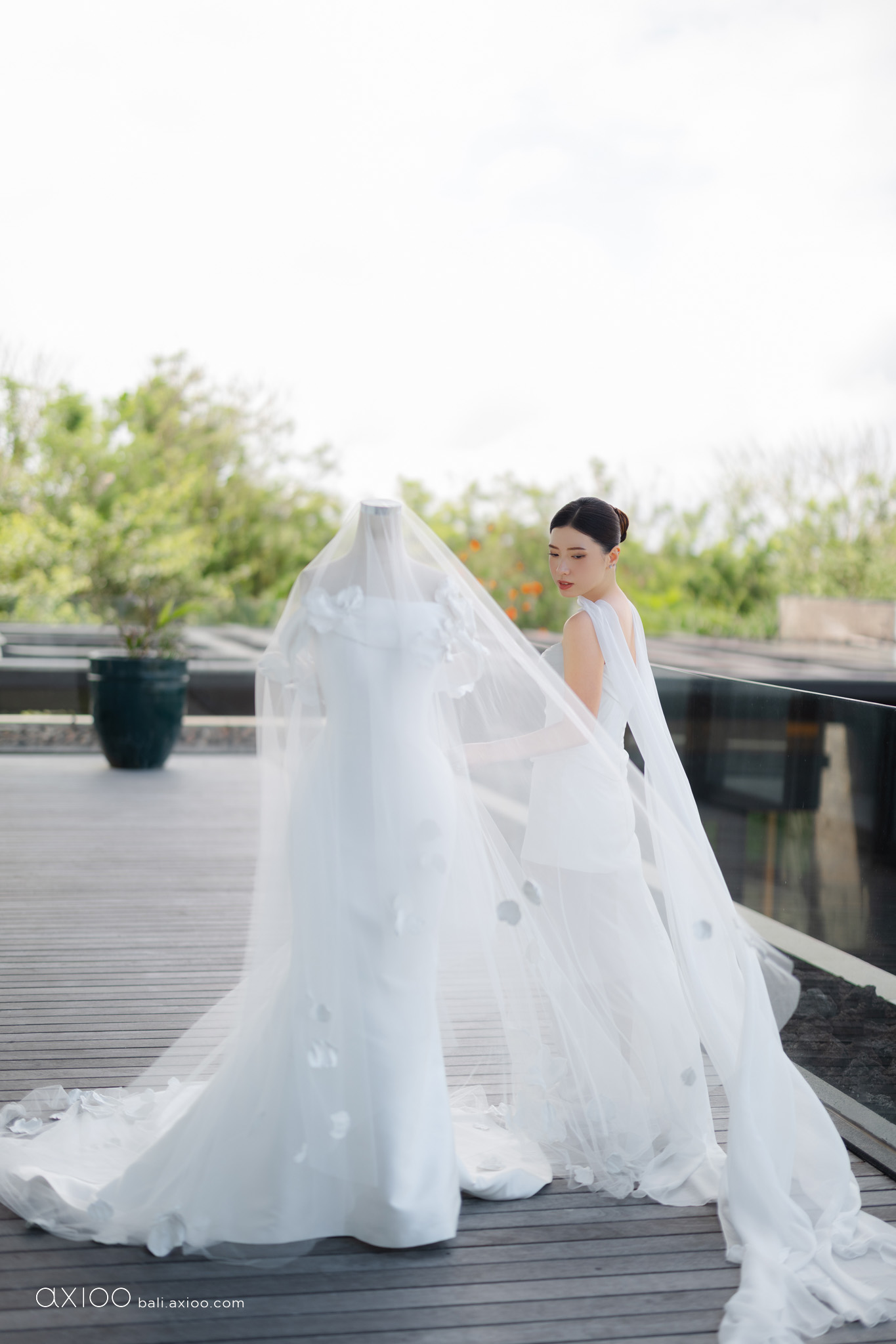 Axioo: A Study in Softness: A Wonderland Uluwatu Wedding in Bali